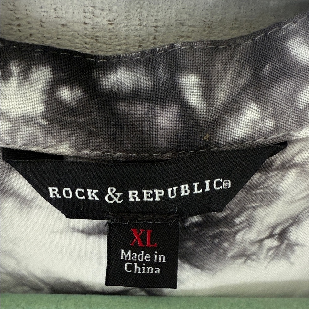 Rock & Republic Monochrome Sleeveless Blouse - Picture 2 of 5